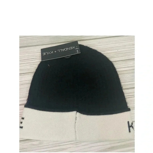 Kendall + Kylie Unisex Black Logo Band Beanie Winter Hat One Size - Picture 3 of 7